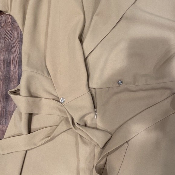 Asos jumpsuit .SZ 8 features fabric belt, front zip and snaps closure. - Picture 3 of 8